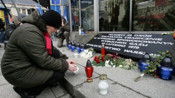 Tablica upamiętniająca tragedię