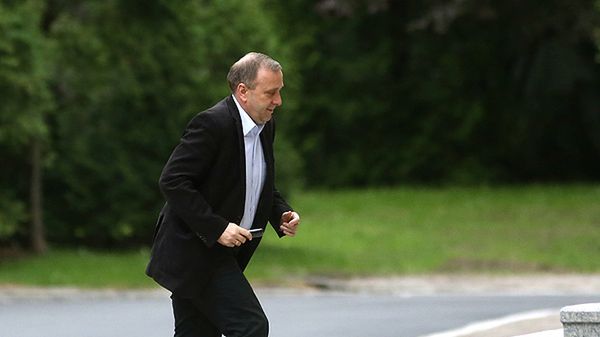 Poseł PO Grzegorz Schetyna po przyjeździe na posiedzenie zarządu krajowego PO