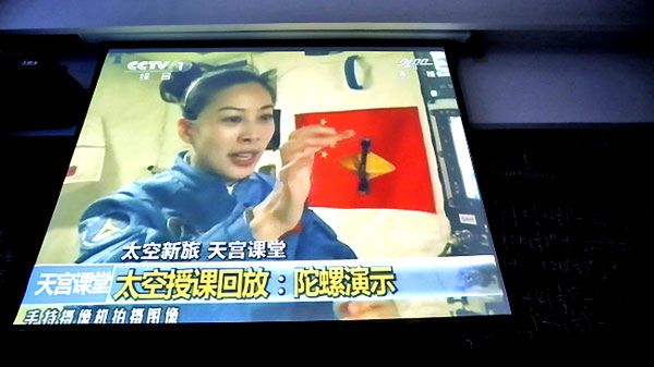 Wang Yaping prowadzi lekcję z kosmosu