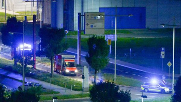 Ambulans w Lipsku wiezie chorego na ebolę - zarażony pracownik ONZ zmarł