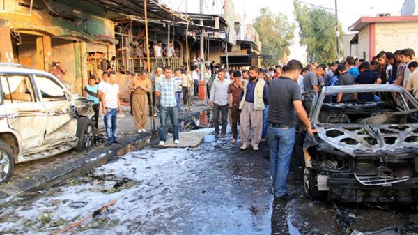 Sytuacja w Iraku staje się coraz bardziej dramatyczna (na zdj. skutki zamachu bombowego w Kirkuku 25 czerwca - zginęły 4 osoby)