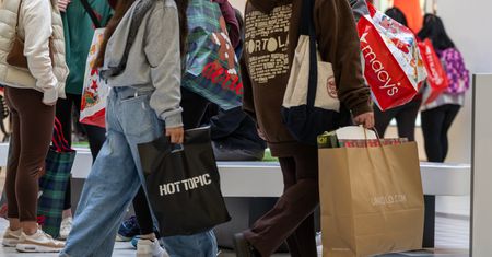 Zakupowy szał w sieci. Sztuczna inteligencja napędza miliardowe wydatki w Black Friday