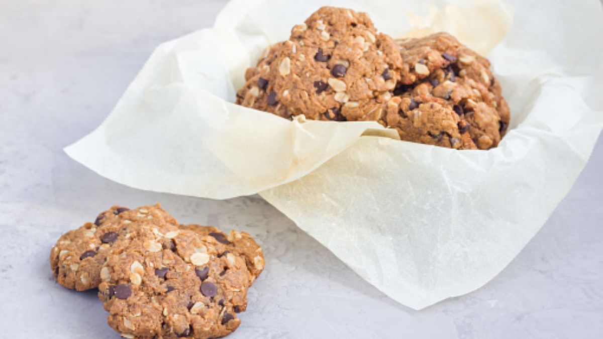 Przepis na ciasteczka owsiane bez pieczenia pozwoli ci zaoszczędzić nie tylko prąd, ale i czas