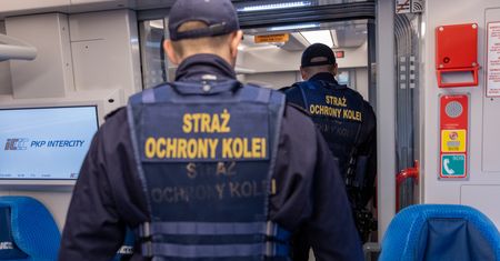 Awantura w pociągu do Warszawy. Pijany ojciec był z dzieckiem
