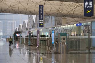 Pusto na polskich lotniskach. Pasażerów jest o 64 proc. mniej