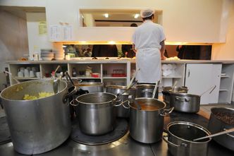 Tak upadają bary mleczne. "Dotacja dotyczy panierki, nie mięsa"