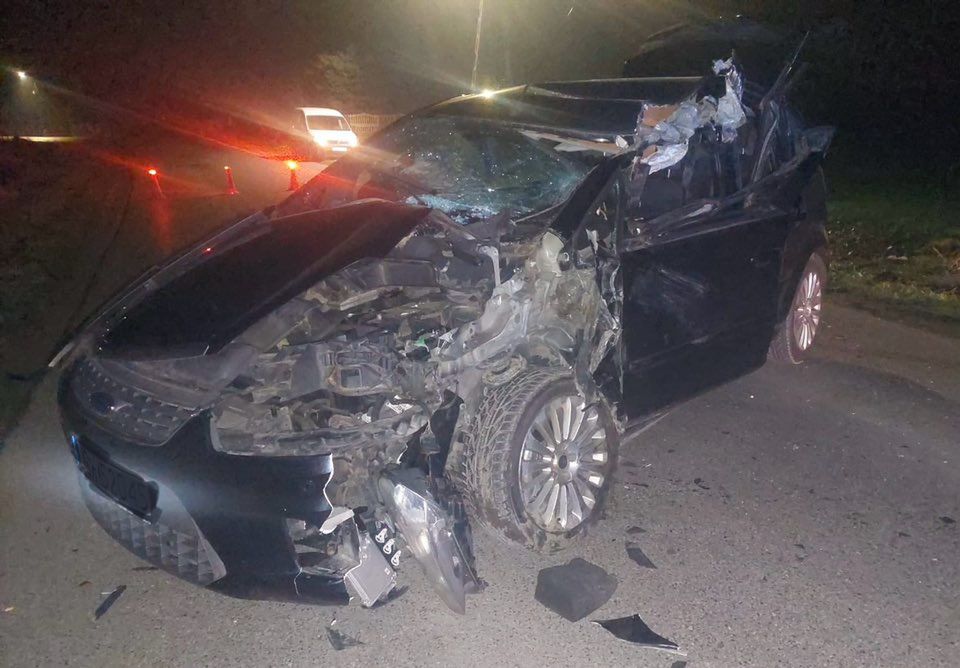 Mełgiew: Przyczepa odłączyła się od ciągnika. Uderzyła w forda