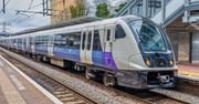 Wsiadał do pociągu, gdy zatrzasnęły się drzwi. Musiał biec dobrych kilka metrów