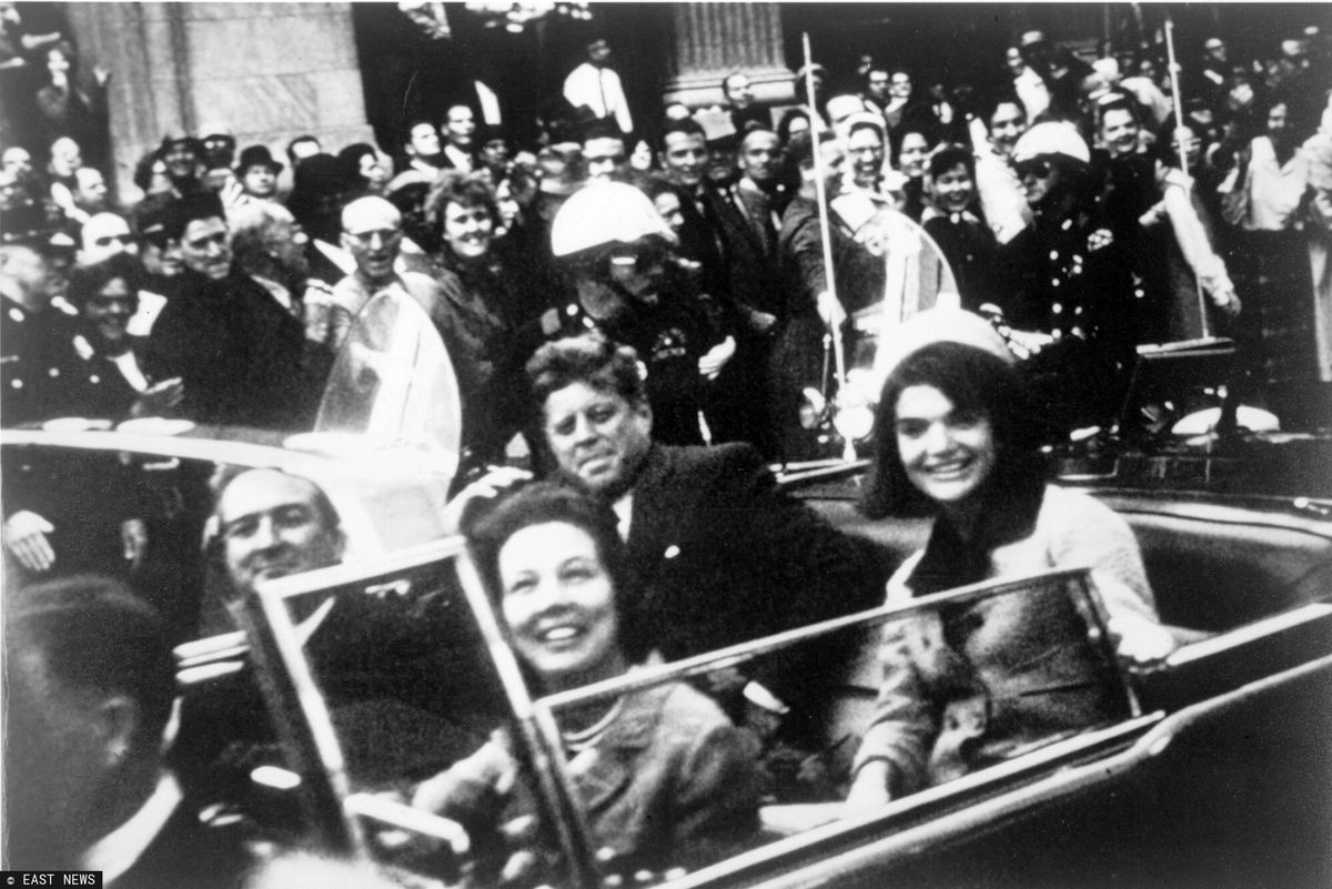 John F. Kennedy. 22 listopada 1963 na Dealey Plaza w Dallas