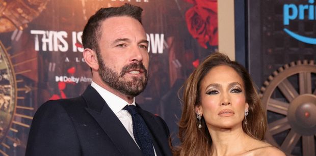TYLKO NA PUDELKU: Ekspert analizuje mowę ciała Jennifer Lopez i Bena Afflecka: "Jest duży dystans. Dzieje się COŚ ZŁEGO"