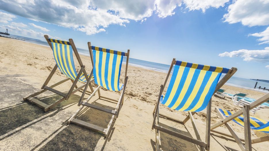 Bournemouth słynie z charakterystycznych żółto-niebieskich leżaków