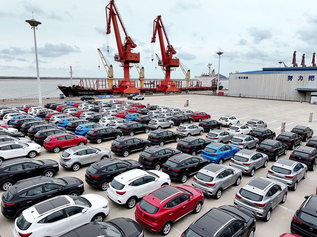 Kupowali auta używane, teraz idą po nowe "chińczyki". Zmiany na polskim rynku