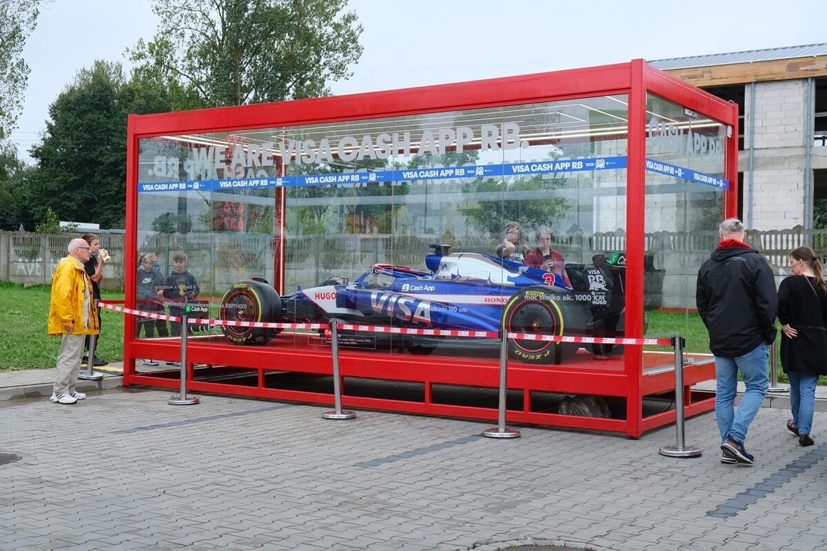 Bolid F1 na stacji Orlen przy ul. Krężnickiej w Lublinie