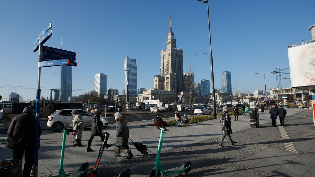 Poland's Economy As Country Battles Highest Inflation In Two Decades
Pedestrians pass along a street in central Warsaw, Poland, on Thursday, Nov. 25, 2021. Poland will temporarily cut taxes on electricity, gas and excise on fuel in a bid to help the central bank stem rising consumer prices that have become a hot topic among the ruling partys electorate. Photographer: Piotr Malecki/Bloomberg via Getty Images
Bloomberg
european, polish, business news, e.u., eu, euro members, emea