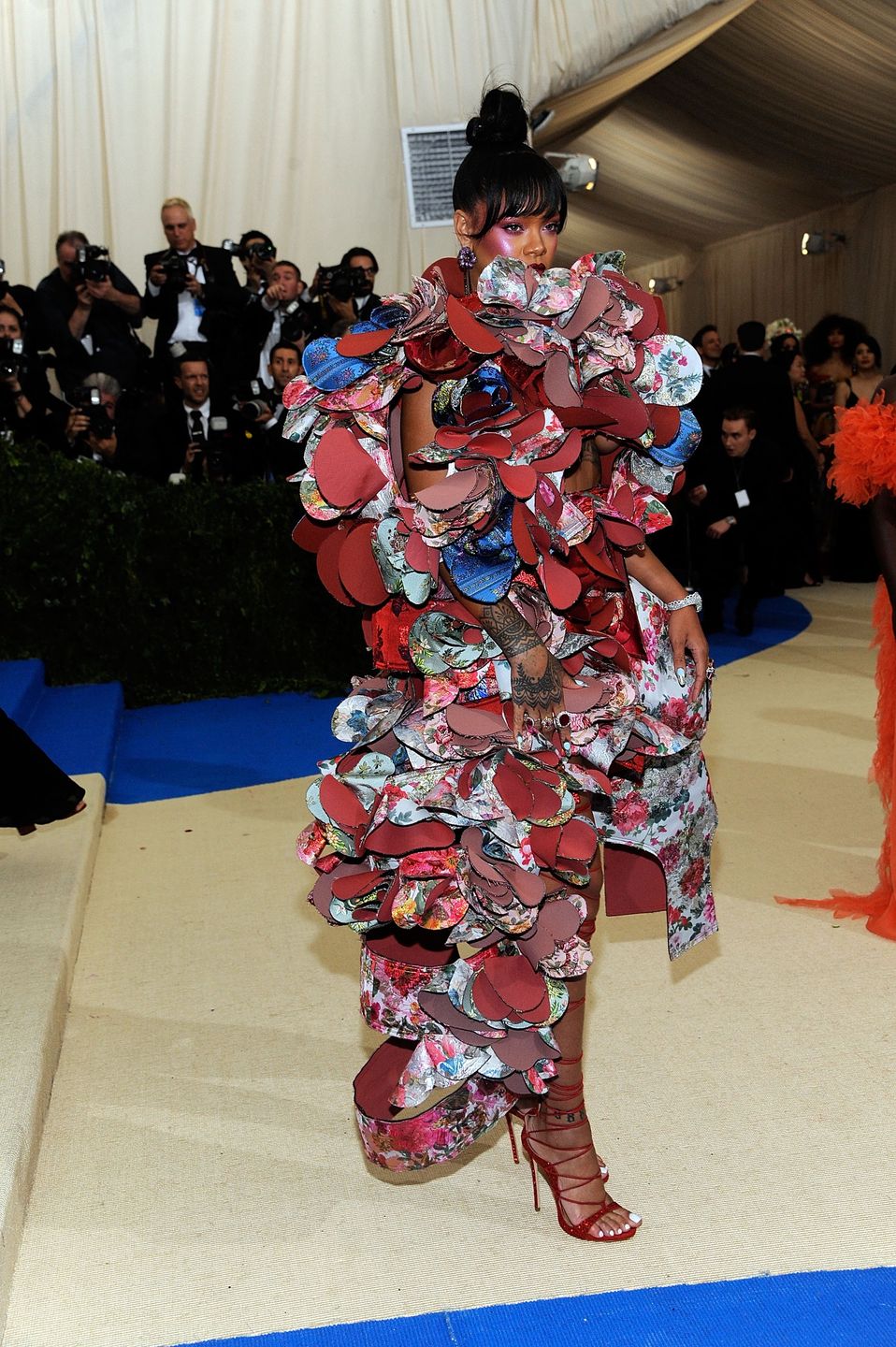 Rihanna w kwiecistej kreacji 