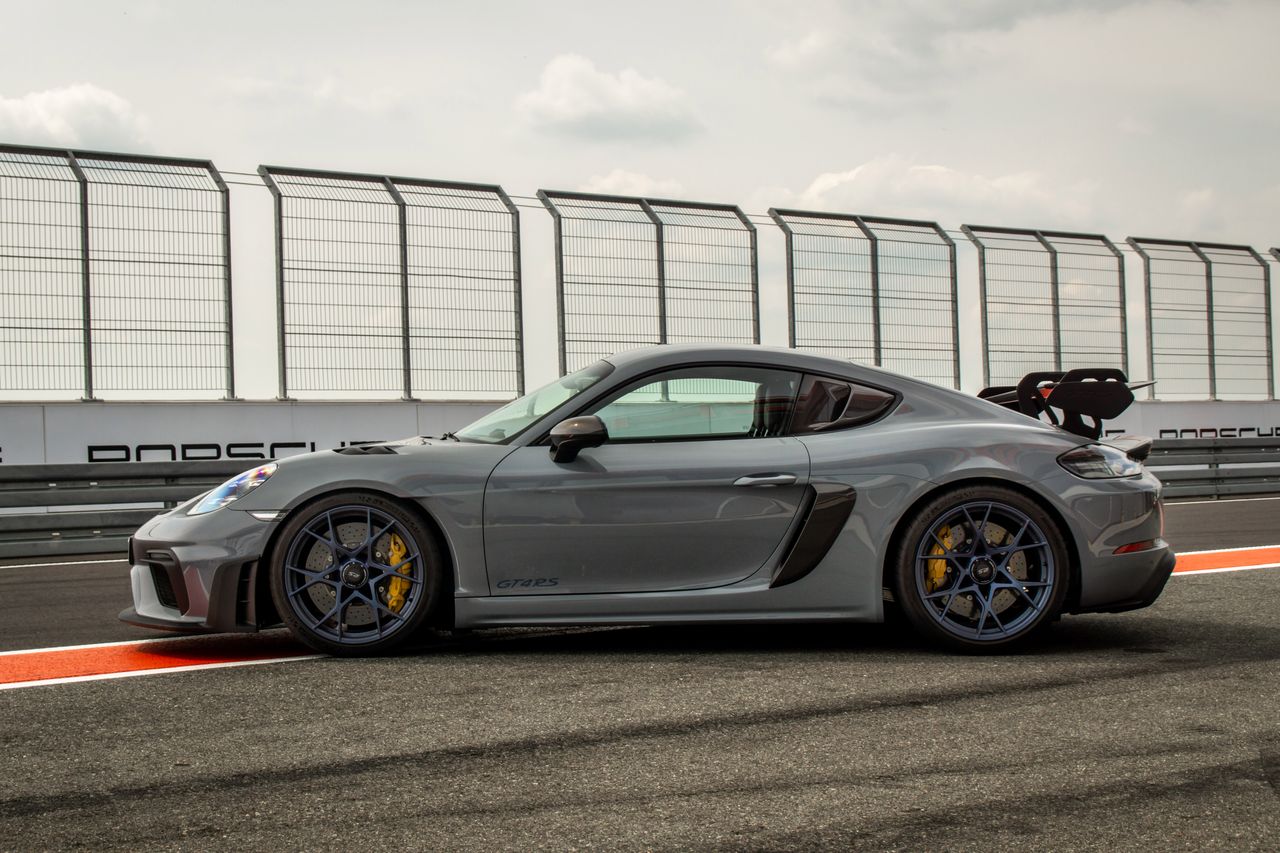 Porsche 718 Cayman GT4 RS (2022)