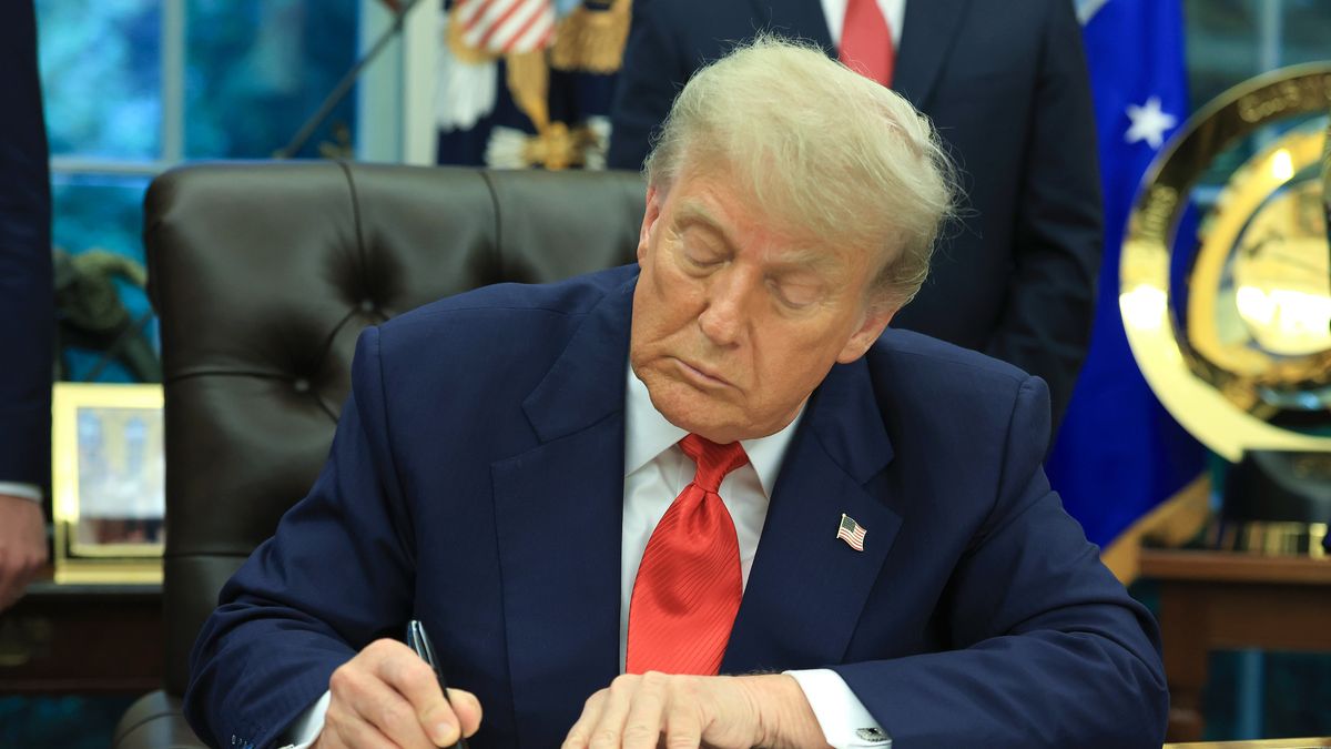 WASHINGTON, DC - JUNE 27: U.S. President Donald Trump sigs a letter of congratulations as he meets with Minister of Foreign Affairs and Cooperation of Rwanda Olivier Nduhungirehe and the Foreign Minister of the Democratic Republic of the Congo Thérèse Kayikwamba Wagner in the Oval Office at the White House on June 27, 2025. The meeting took place as a peace agreement brokered by the White House, which hopes to end a conflict in eastern Democratic Republic of Congo, was signed by officials of the two African nations.  (Photo by Joe Raedle/Getty Images)