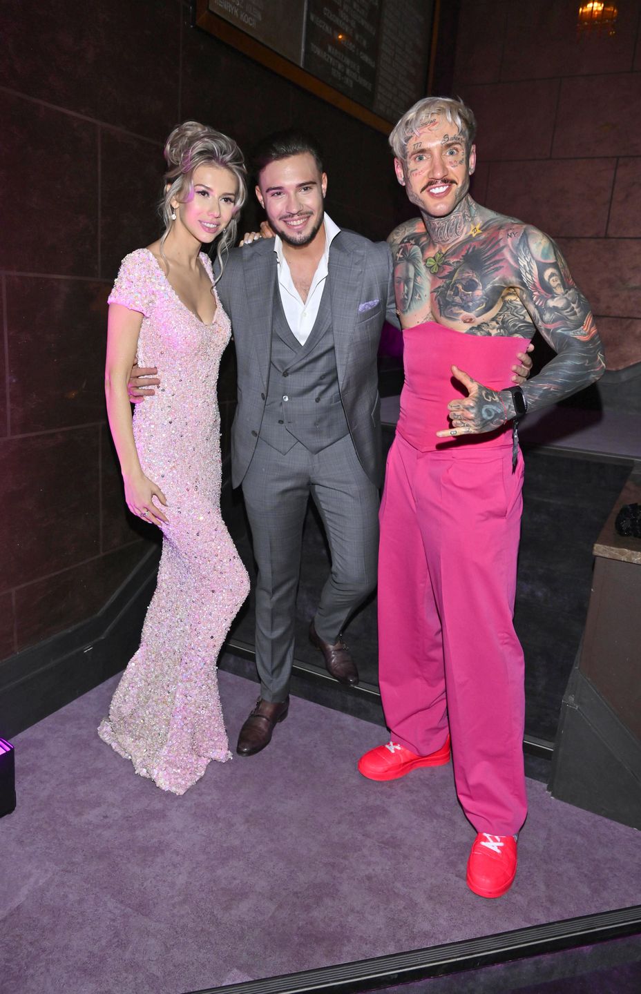 Pudelek Pink Party. Leon Myszkowski pozuje z ukochaną