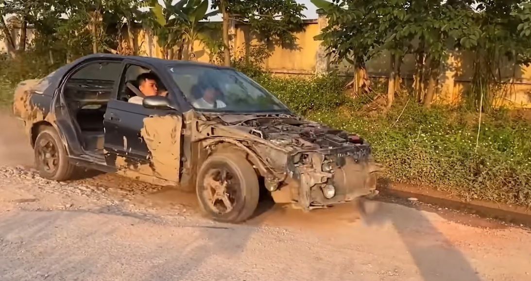 Układ napędowy pochodzi od starej Toyoty Carina