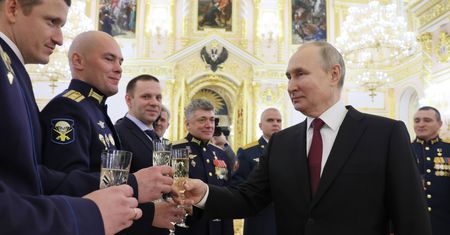 Dziwne zachowanie Putina. Nagrali go z kieliszkiem, mówił o bombach