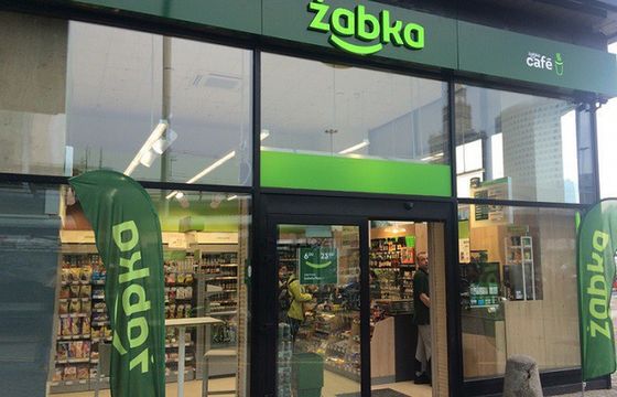 Żabka ze wzrostem sprzedaży i długu. Ile wydaje na marketing?