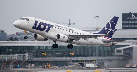 Bilet w polskiej walucie droższy niż w euro dla Niemca. LOT się tłumaczy