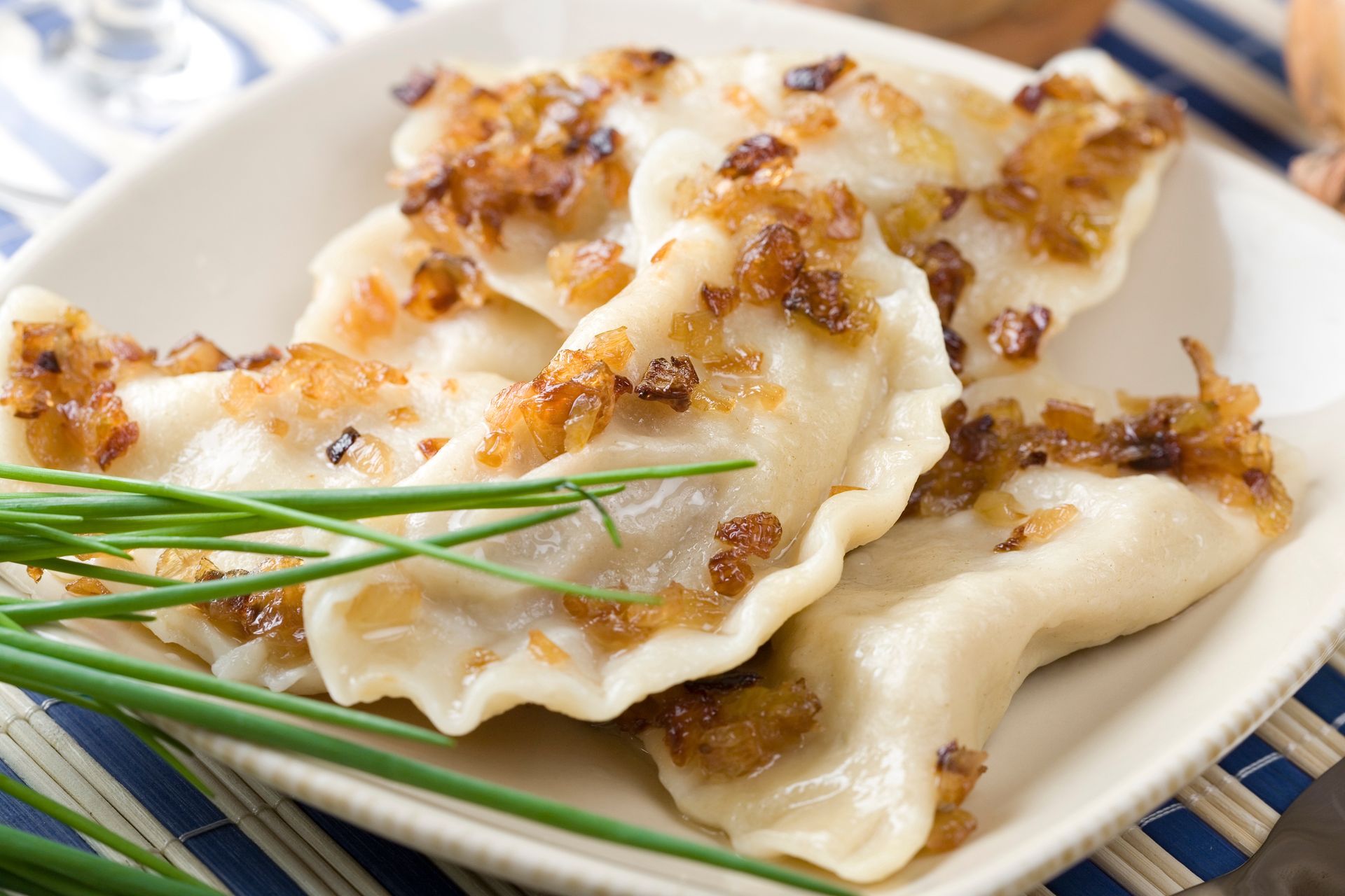 Gdy na stole stawiam te pierogi, znikają szybciej niż jakiekolwiek inne. Mistrzostwo smaku