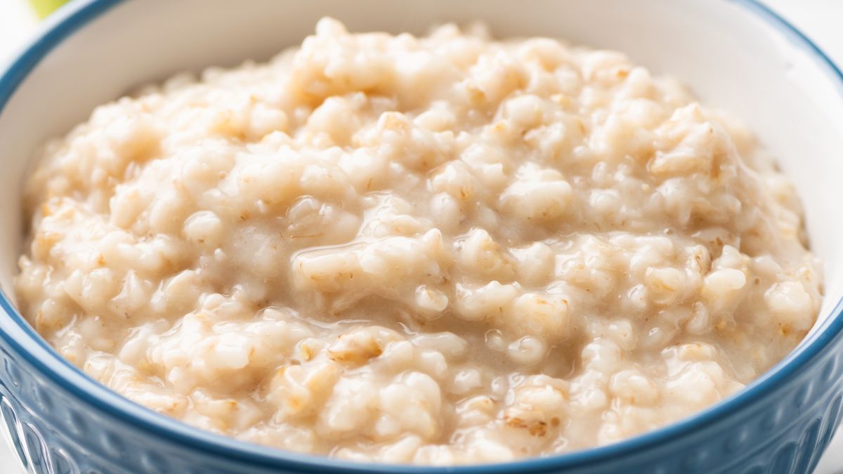 Koleżka z pracy do owsianka dorzuca specjalny dodatek