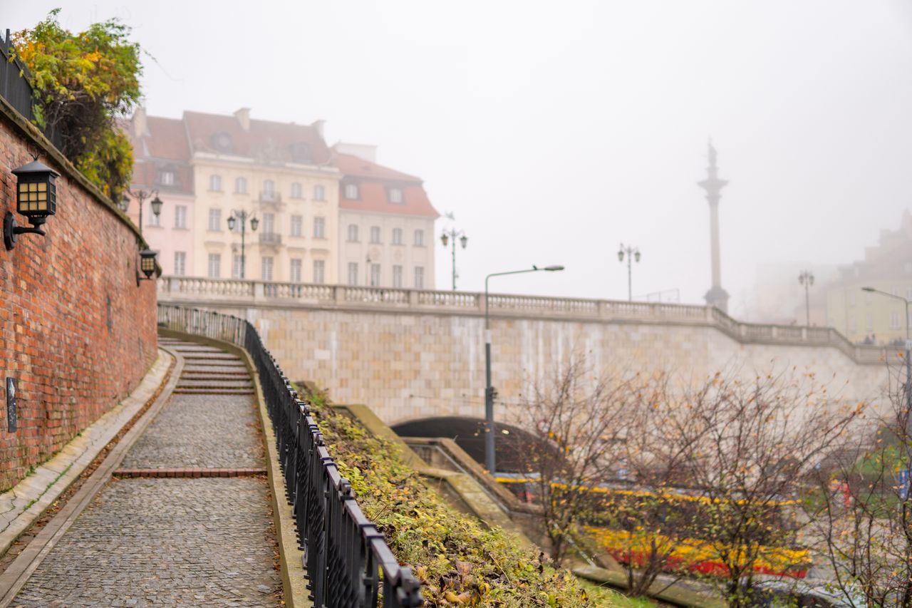 Nadchodzi załamanie pogody. Pojawią się mgły, a temperatura spadnie