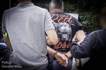 Groził ratownikowi medycznemu. Był pijany i agresywny