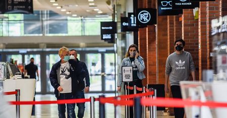 Koronawirus. Polacy pamiętają o maseczkach, ale zapominają o rękawiczkach [BADANIE]