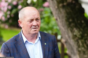 Sawicki: Tusk i Kaczyński uprawiają wampiryzm polityczny