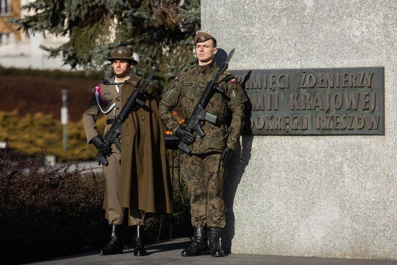 Obchodu pod pomnikiem rozpoczną się o godz. 16.40 wystawieniem posterunku honorowego