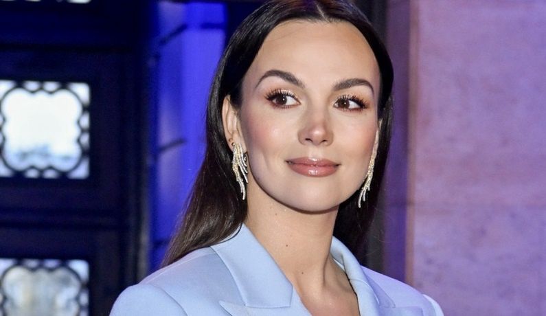 Paulina Krupińska włożyła sukienkę w paski. To "perełka" na lato