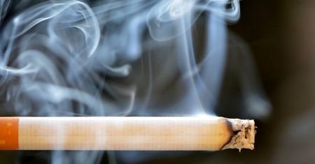 Ostrzeżenie dla palaczy. Są bardziej narażeni na ostry przebieg COVID-19