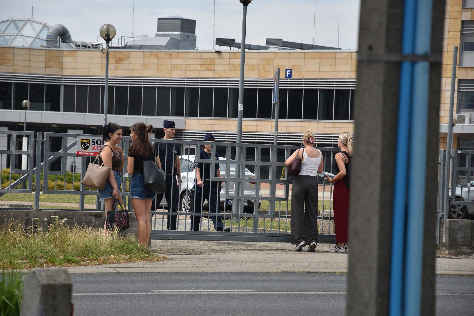 W związku z odnalezieniem niewybuchu ewakuowano wszystkich z Akademii Tarnowskiej, a wstęp na kampus uczelniany jest zamknięty do odwołania