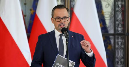 Horała tłumaczy się po ustaleniach WP. "Nie wiedziałem o sprzedaży"