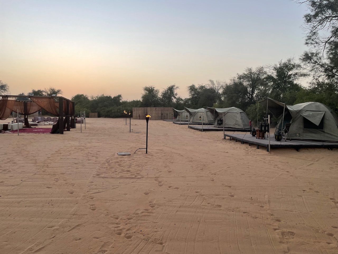 Noc na pustyni w Dubaju