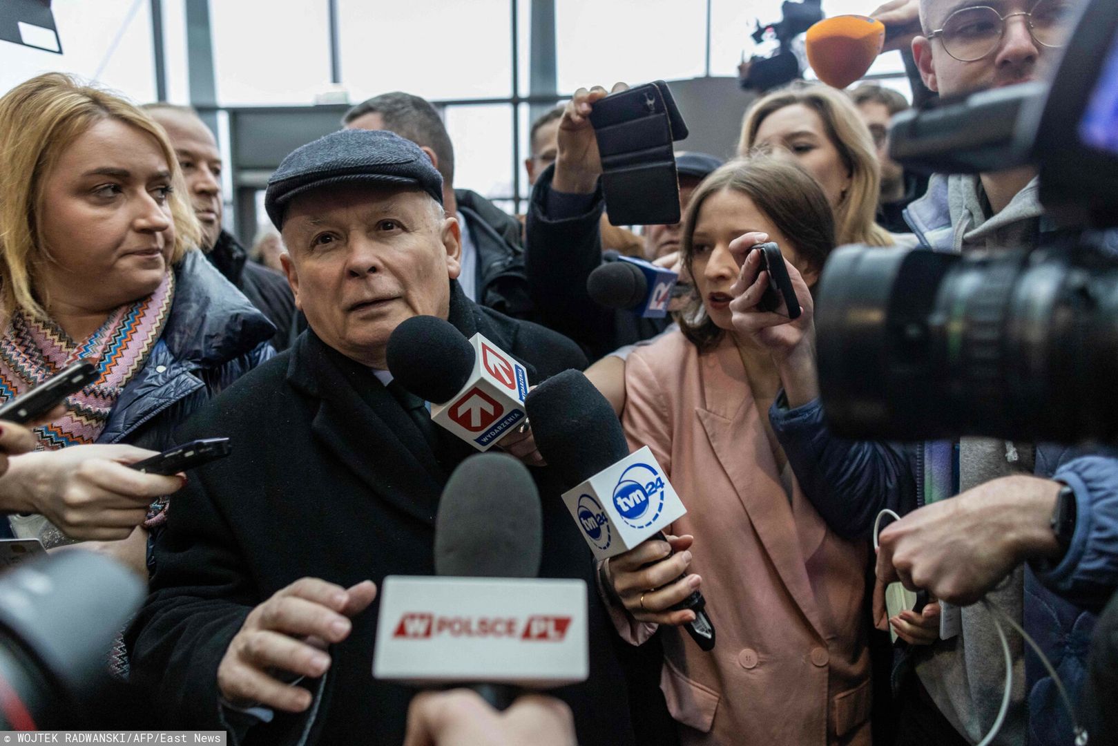Temporary
Jaroslaw Kaczynski (C), leader of the Polish Law and Justice (PiS) party, is seen as he enters the headquarters of Polish Public TV in Warsaw, on December 20, 2023. Poland's pro-EU government announced it has sacked authorities at state media outlets, widely seen as government mouthpieces during the right-wing populists' time in power. (Photo by Wojtek Radwanski / AFP)
WOJTEK RADWANSKI