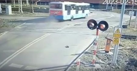 Kierowca autobusu skasował rogatki. Policja sięgnęła po narkotester