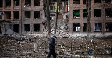 Rosja zbombardowała szpital położniczy pod Kijowem. "Zniszczenia są duże"