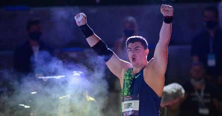 Wybiegł z hali w trakcie zawodów. Podwójne szczęście wicemistrza olimpijskiego