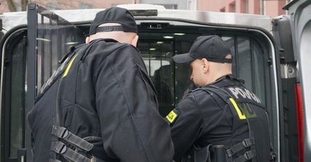 Brutalny napad na willę w Józefowie. Policja prowadzi obławę