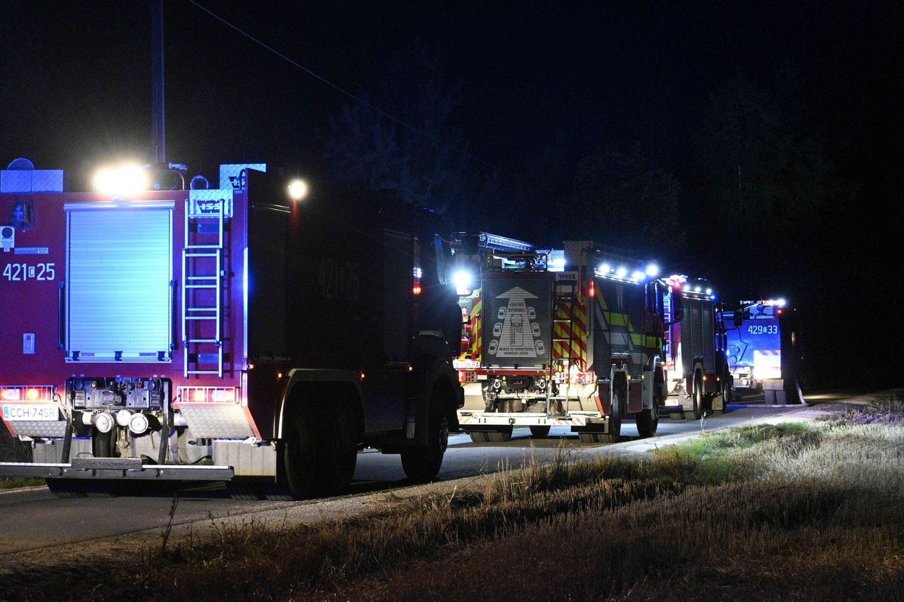 Włosienica: Pożar domu. Z żywiołem walczyło dwudziestu strażaków