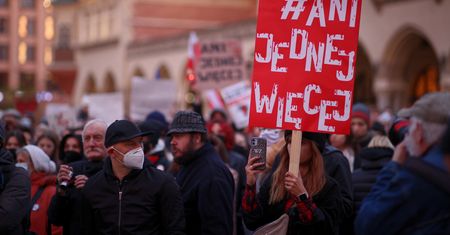 Zapalono znicze dla Izy z Pszczyny. Ktoś je zniszczył