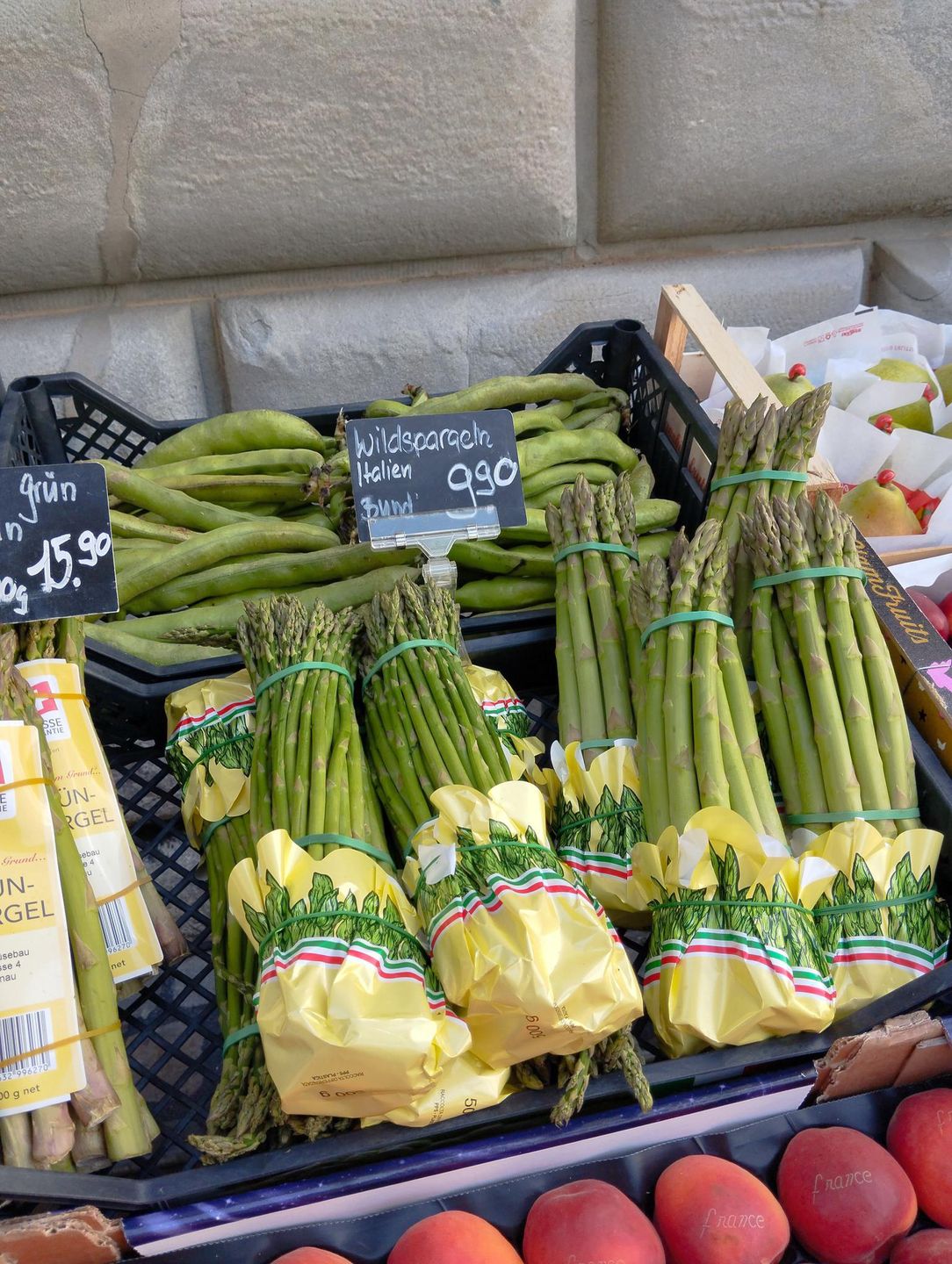 Tyle kosztują szparagi na szwajcarskim bazarze