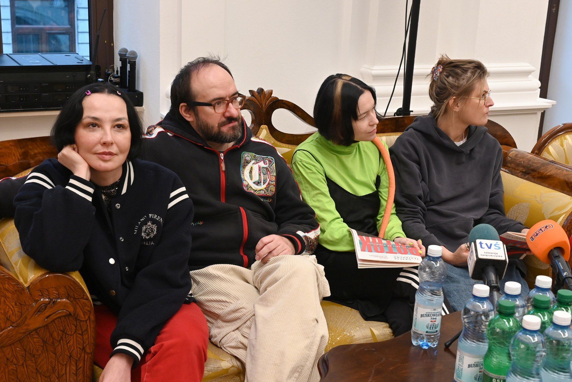 Z konferencji prasowej przed premierą. Na zdjęciu od lewej duet twórców spektaklu: Jolanta Janiczak i Wiktor Rubin, odpowiedzialna za kostiumy Marta Szypulska i reżyserka światła Monika Stolarska.