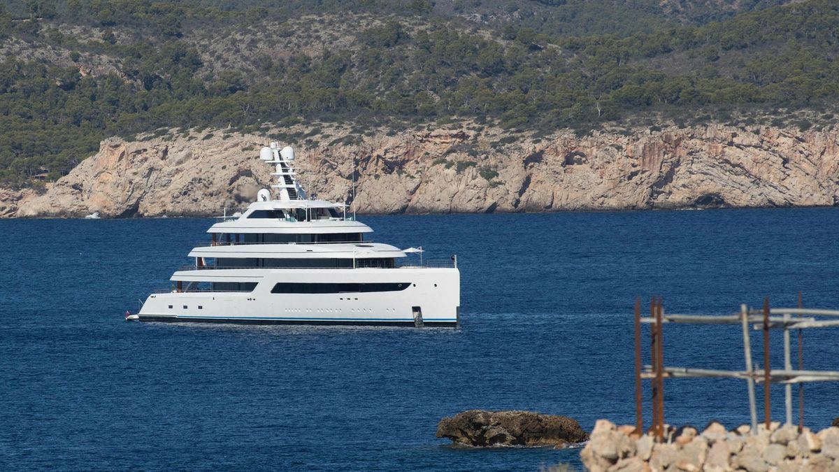 Jacht Zen pod banderą Kajmanów zacumowany w Zatoce Santa Ponsa na Majorce. Według mediów spędza na nim czas założyciel Alibaba Group Jack Ma