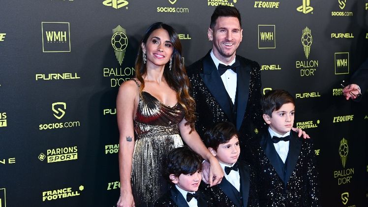 Lionel Messi z rodziną na czerwonym dywanie