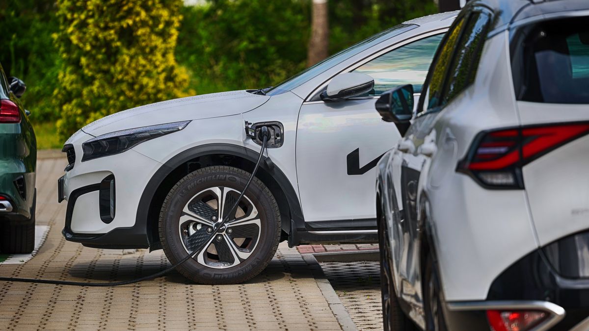 Auta elektryczne potrzebują nowej sieci dystrybucji prądu